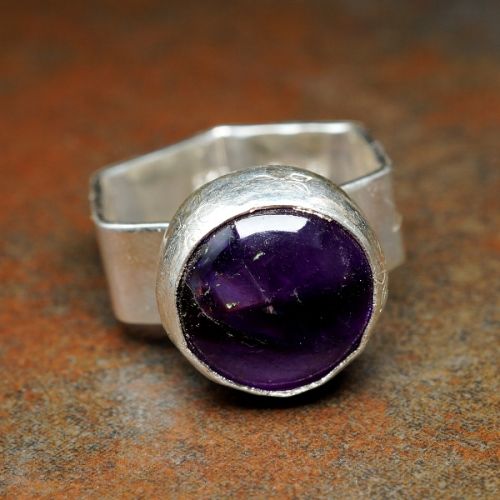 Handcrafted Round Tripache Amethyst Sterling Silver Bezel Set Hexagonal Ring 01