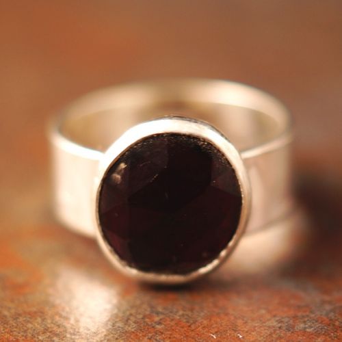 Handcrafted sterling silver Oval Garnet stamped ring 01