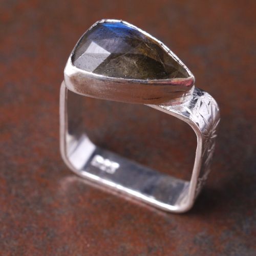 Handcrafted Shield Labradorite Square Sterling Silver Ring 05
